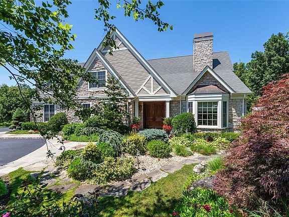 2nd image of 2 Kingwood Ct