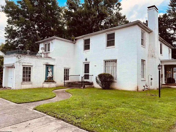 1 E 4th St, Weston, WV 26452