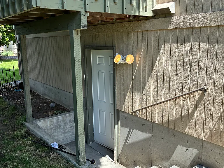 823 E Bismark Ave — Photo 3