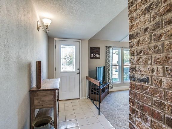 4th image of 842 Meadowlark Dr