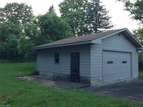 2nd image of 419 8th St
