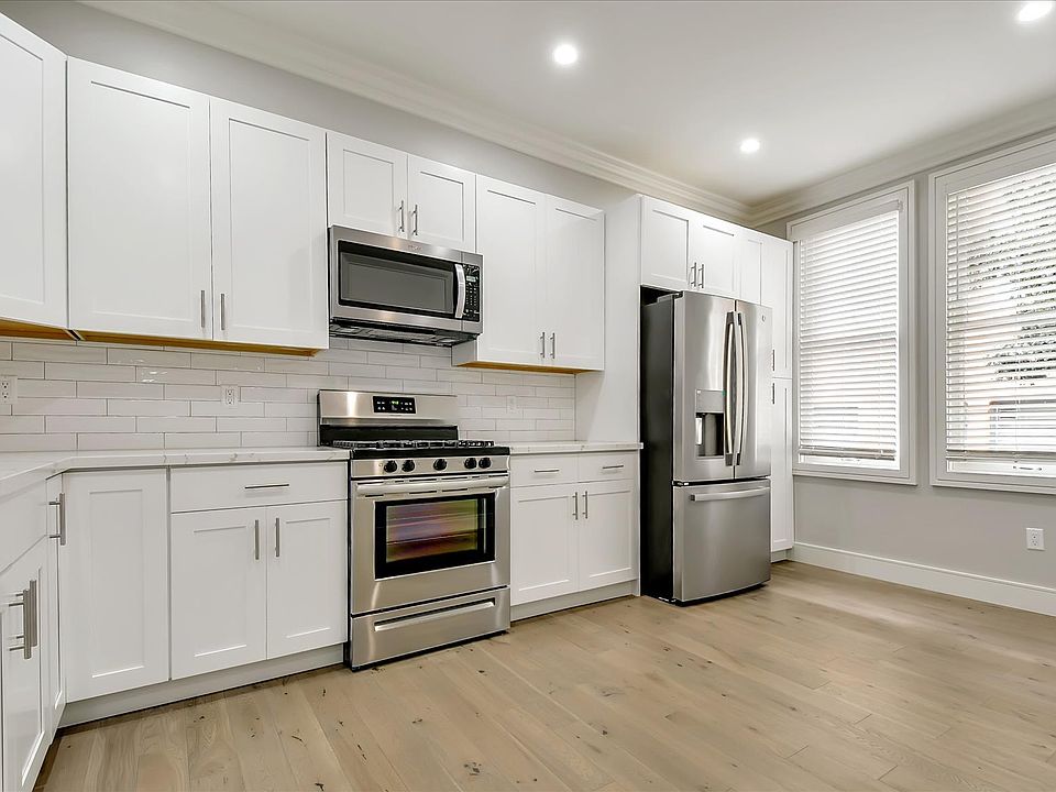 1st image of 18 Harlow St
