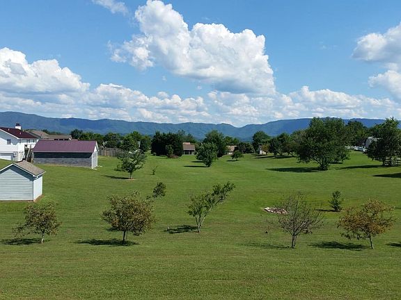 4th image of 1012 Towns View Dr