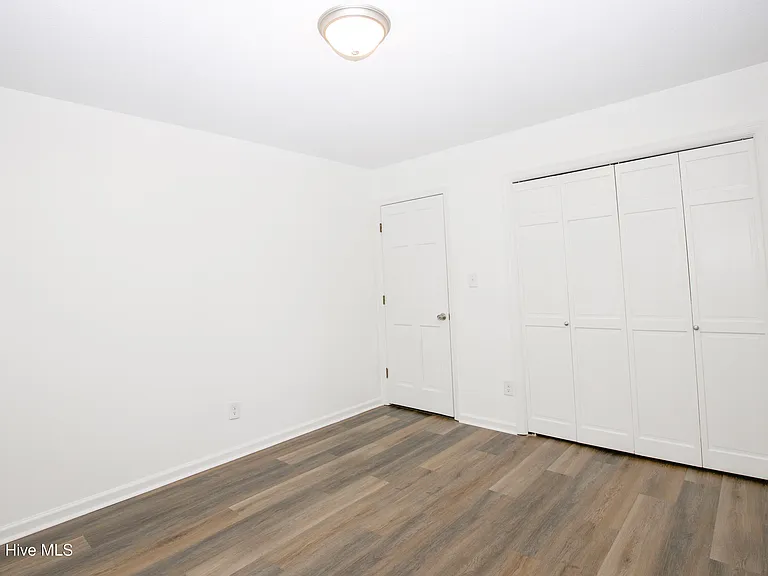901 Glendale Dr — Photo 33