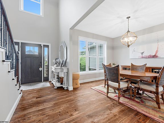 3rd image of 702 Slaton Ln
