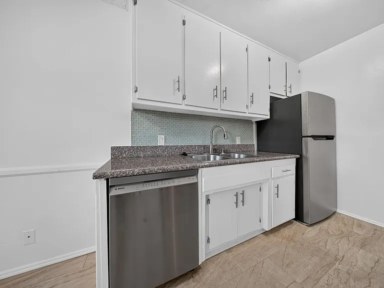 11330 Ohio Ave — Photo 12