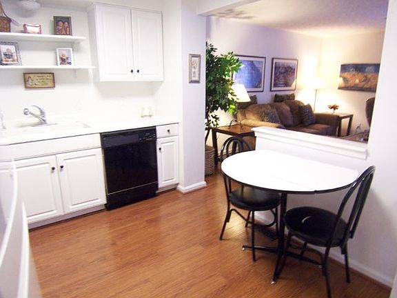 5th image of 171 Courtshire Ln