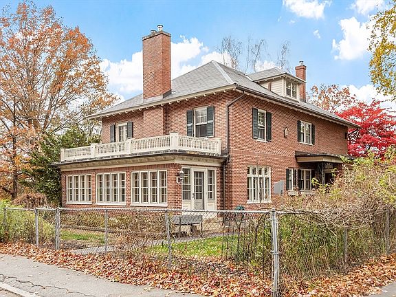 3rd image of 144 Hanks St