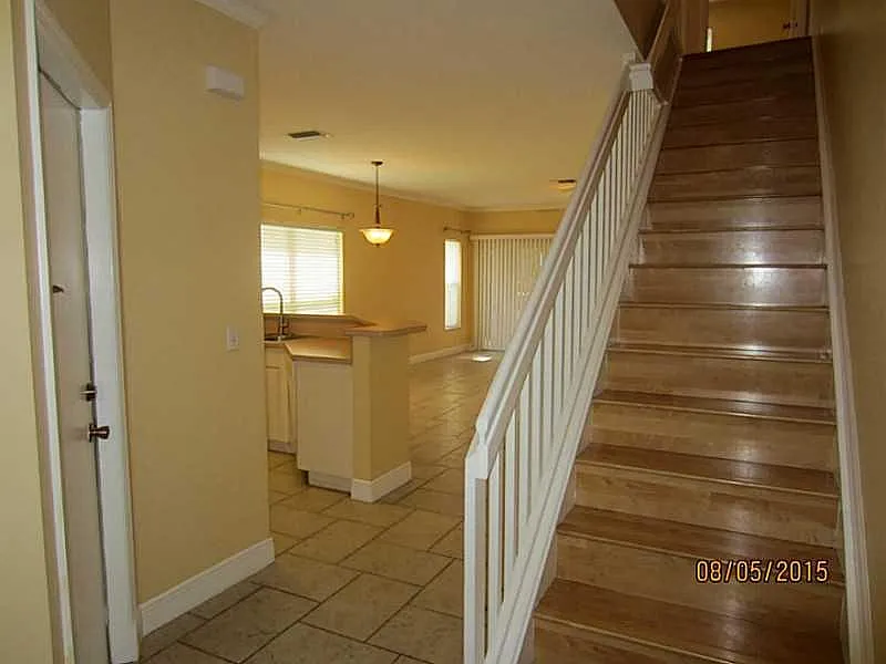 3 bed, 2.5 bath, 1464 sqft, $2,975 — Photo 2