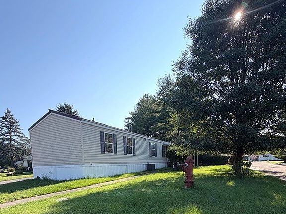 3rd image of 74 Mary St