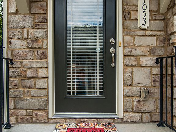 4th image of 1053 Woodbury Falls Dr