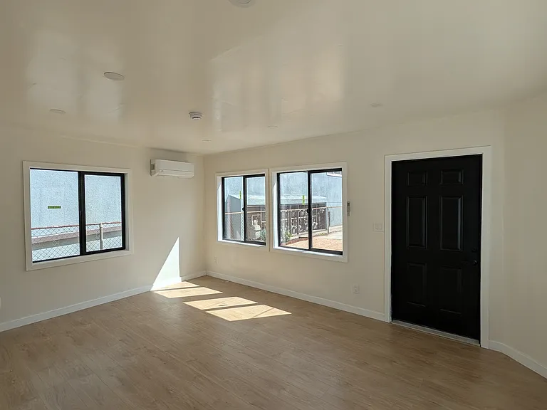 1323 1st St #1 — Photo 9