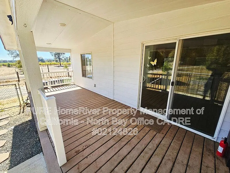 2 bed, 1.0 bath, 975 sqft, $2,025 — Photo 3