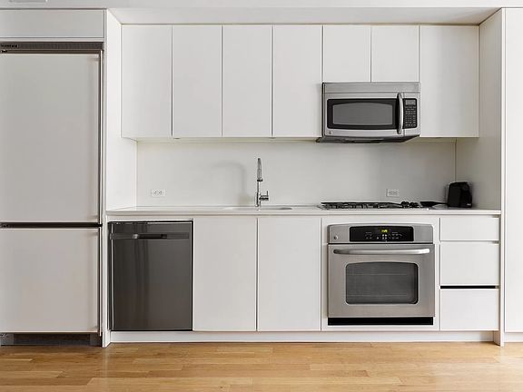 4th image of 90 William St APT 11E