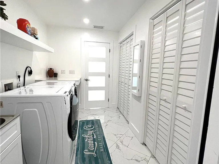 1919 Countess Ct — Photo 15