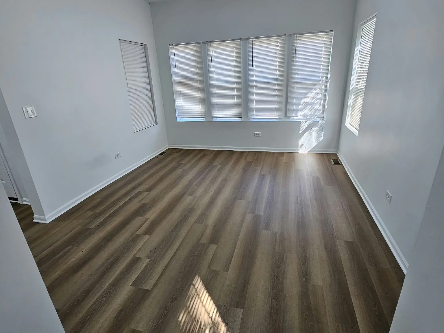 5 bed, 1500 sqft, $2,900 — Photo 2