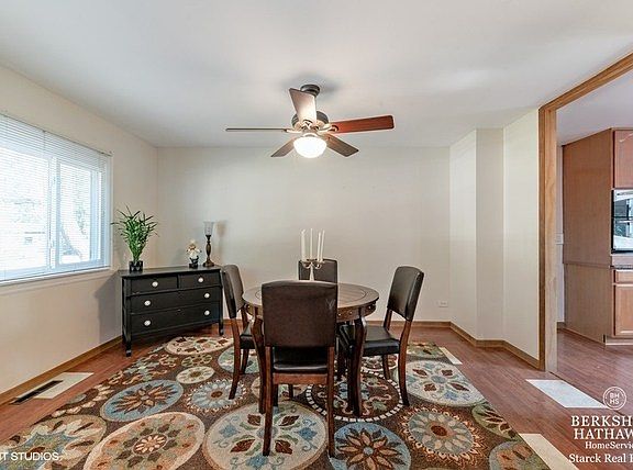 3rd image of 301 Greenbrier Ln