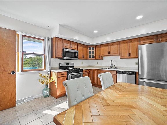 5th image of 8030 North Dr