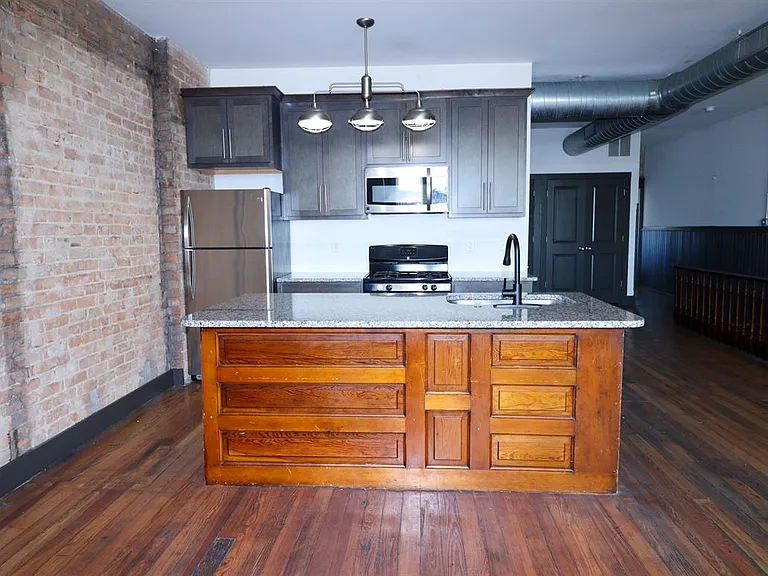 2611 Vine St — Photo 30
