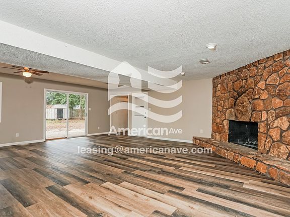 1654719_003_living_room_14307467.jpg