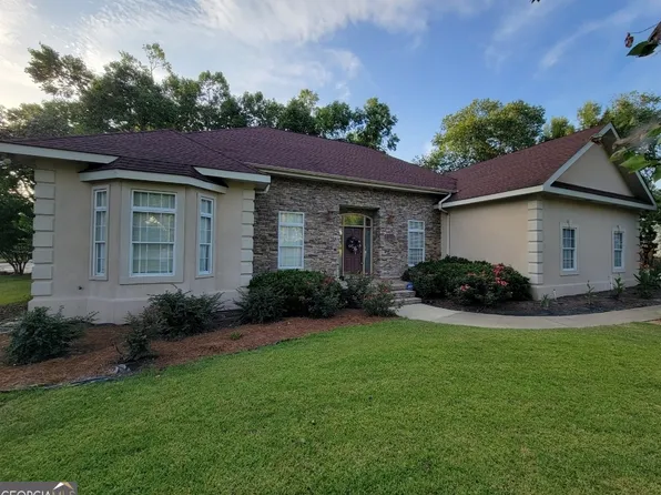 109 Cedar Creek Dr, Dublin, GA 31021