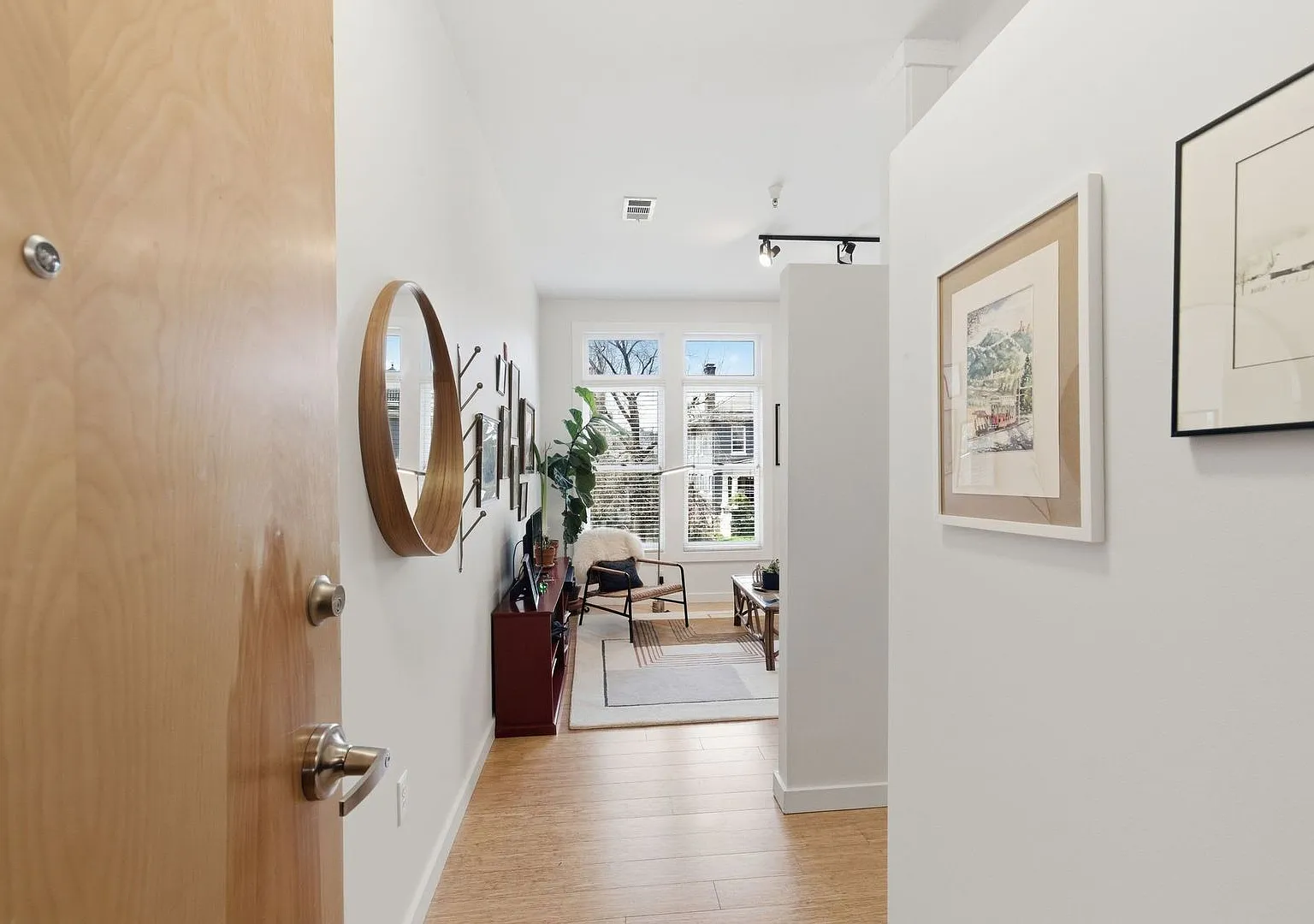 Beautiful 1BR/1BA Condo in Prime Belmont/Vanderbilt Location! — Photo 2