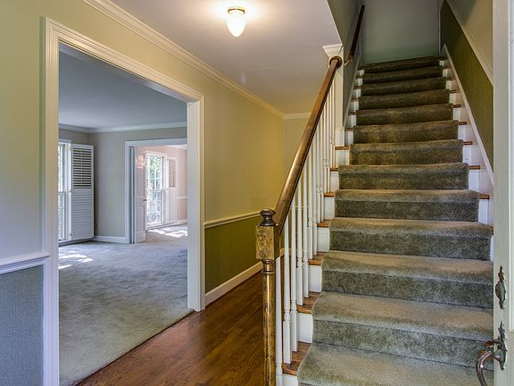 3rd image of 1501 Hillsboro Rd