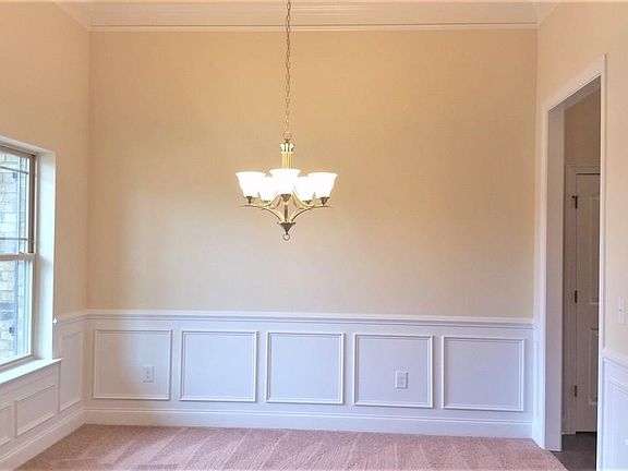 5th image of 204 Windy Creek Dr