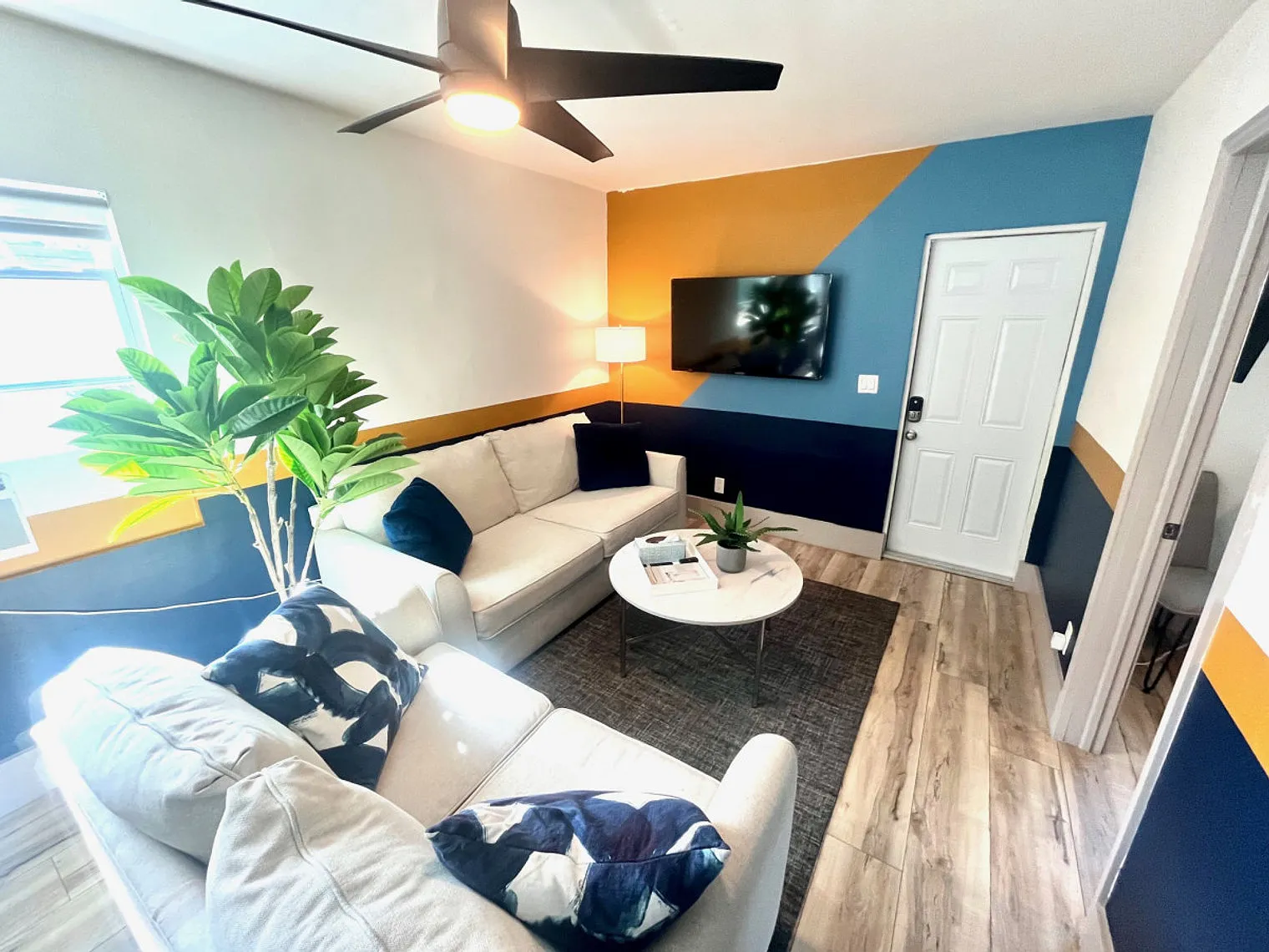2 bed, 1.0 bath, 1496 sqft, $3,014 — Photo 1