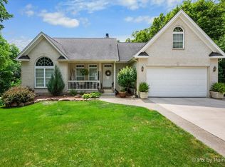 915 Nippersink Rd, Spring Grove, IL 60081