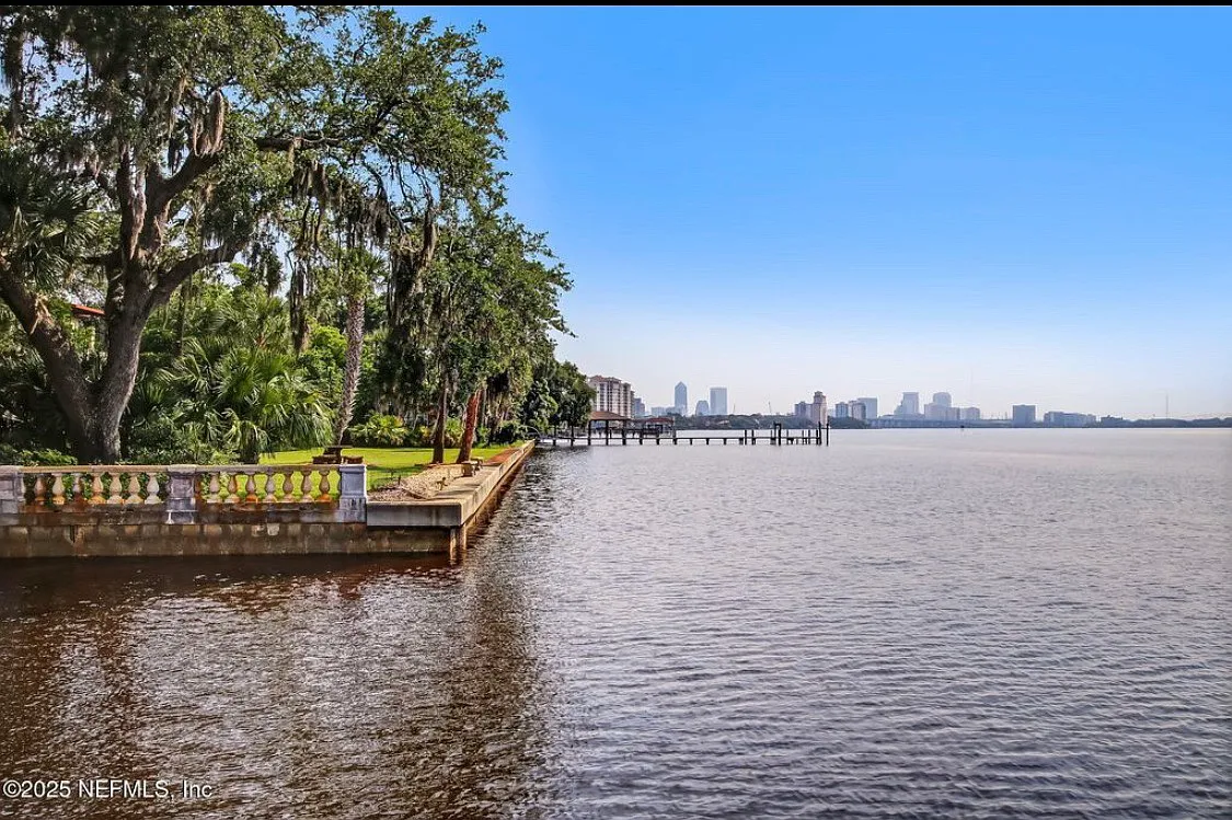 3 bed, 1406 sqft, $2,300 — Photo 1