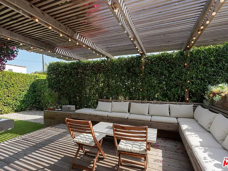 1666 S Curson Ave — Photo 16