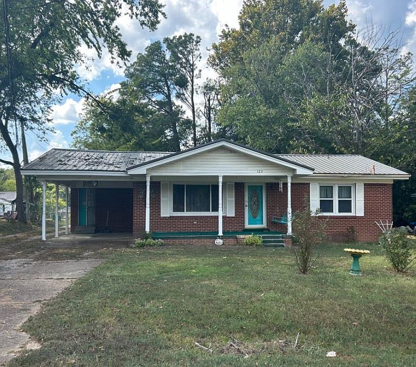 1st image of 123 N Magnolia St