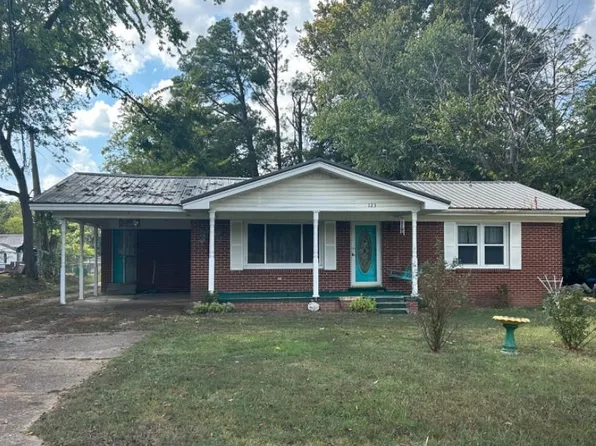 123 N Magnolia St, Adamsville, TN 38310