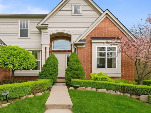 4651 Rosewood Ln, West Bloomfield, MI 48323