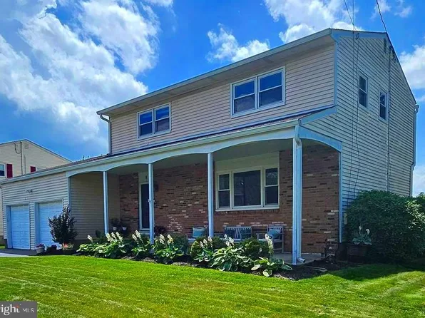 8 Oaken Ln, Hamilton, NJ 08619