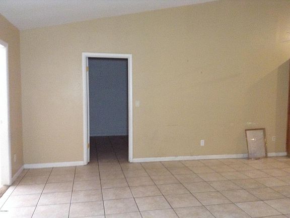 5th image of 501 W Westcott Dr