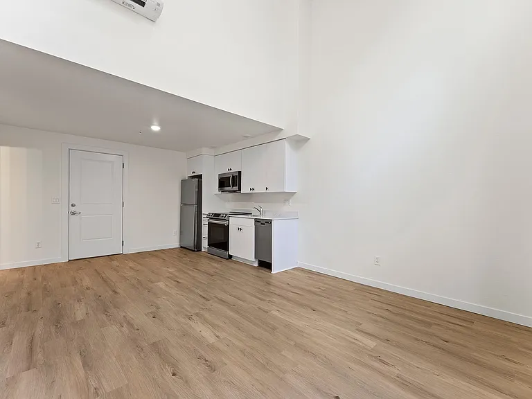 1820 NE Davis St #203 — Photo 16