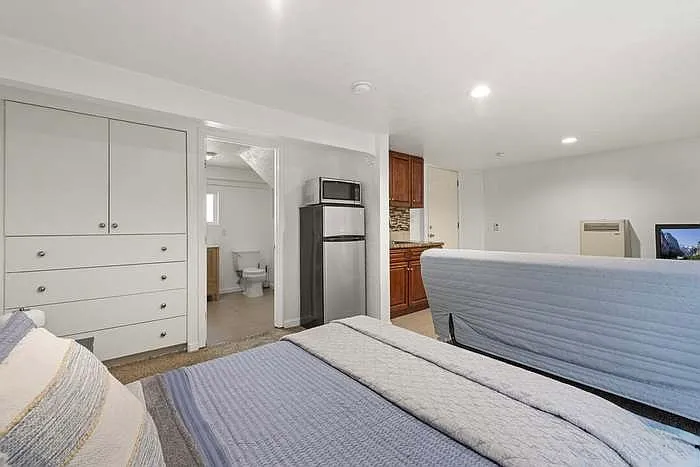 1238 S Mullen Ave — Photo 2