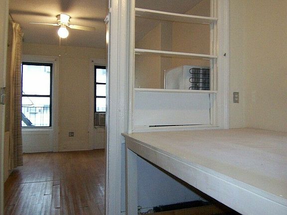 3rd image of 441 W 49th St APT 16