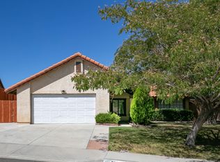523 Rainbow Ter, Palmdale, CA 93551