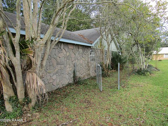 3rd image of 205 Louisiana Dr