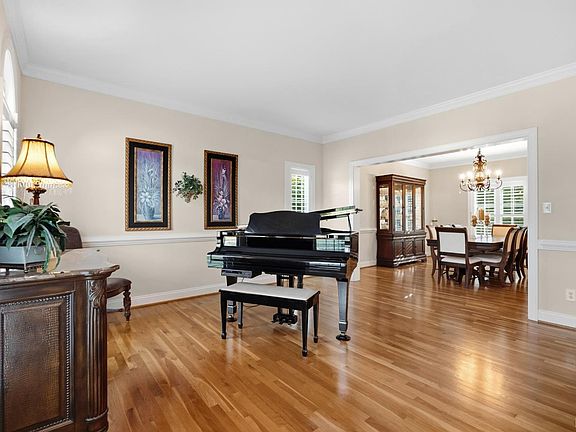 5th image of 107 Trinity Ct