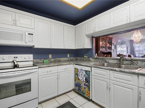 4th image of 2337 N Beverly Dr #203