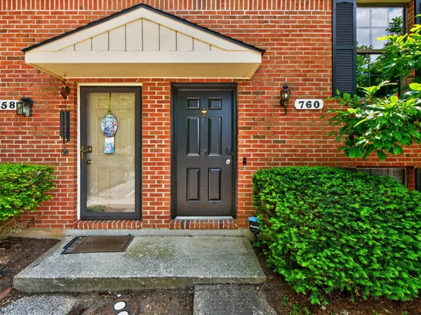 760 Spring Meadows Dr, Lexington, KY 40504