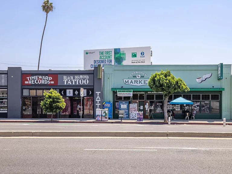 Visit the trendy shops along Venice Boulevard.