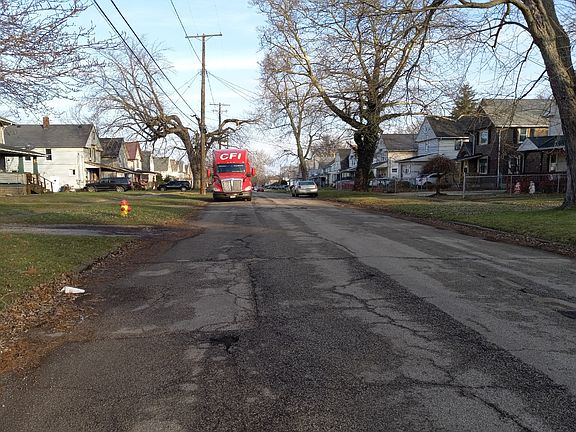 4th image of 5605 Adams Ave