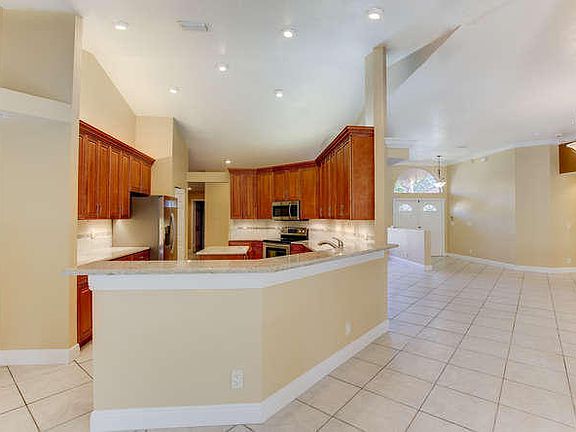5th image of 16138 E Hialeah Dr