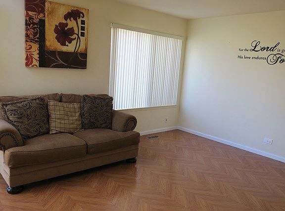 4th image of 520 E Woodfield Trl #520