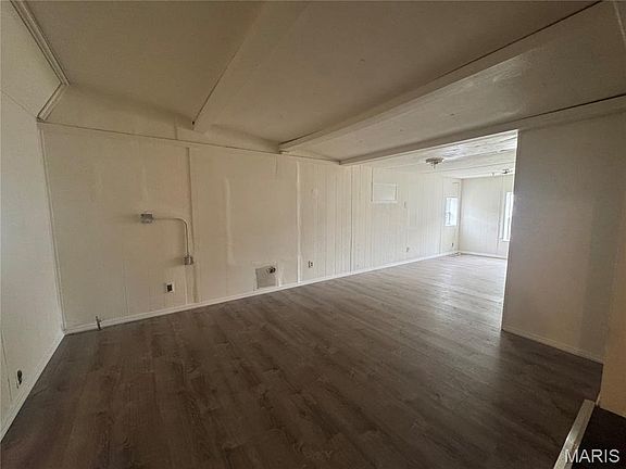 4th image of 305 Meredocia St
